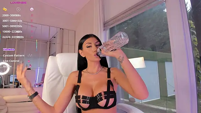 missdiamond  online show from 12/14/25, 08:20