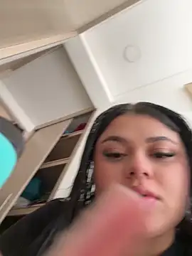 Snapshot of alissonfernandez_ chatting on 01/16/25, 02:51 alissonfernandez online show from 01/16/25, 02:51