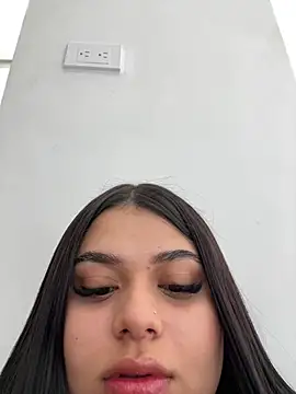 Snapshot of alissonfernandez_ chatting on 01/16/25, 05:55 alissonfernandez online show from 01/16/25, 05:55