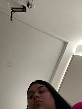 Snapshot of alissonfernandez_ chatting on 02/14/25, 07:12 alissonfernandez online show from 02/14/25, 07:12
