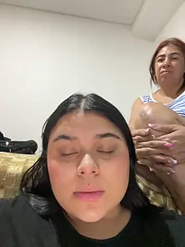 Snapshot of alissonfernandez_ chatting on 02/21/25, 01:33 alissonfernandez online show from 02/21/25, 01:33