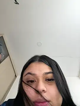 Snapshot of alissonfernandez_ chatting on 02/23/25, 01:42 alissonfernandez online show from 02/23/25, 01:42