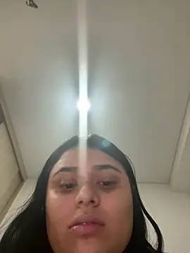 Snapshot of alissonfernandez_ chatting on 03/06/25, 01:03 alissonfernandez online show from 03/06/25, 01:03