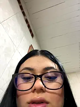 Snapshot of alissonfernandez_ chatting on 09/11/25, 10:48 alissonfernandez online show from 09/11/25, 10:48