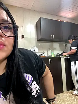 Snapshot of alissonfernandez_ chatting on 09/28/25, 04:01 alissonfernandez online show from 09/28/25, 04:01