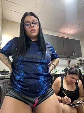 Snapshot of alissonfernandez_ chatting on 09/29/25, 03:28 alissonfernandez online show from 09/29/25, 03:28
