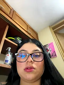 alissonfernandez  online show from 11/15/25, 12:30