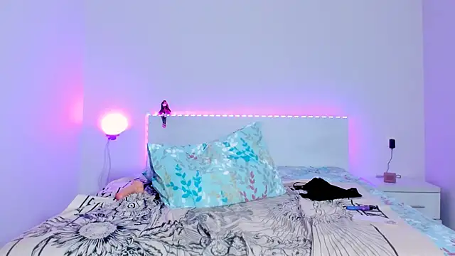 Snapshot of Shadow_Strik chatting on 01/10/25, 08:15 Shadow Strik online show from 01/10/25, 08:15