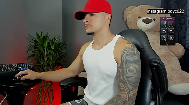 boyc022  online show from 02/18/25, 11:44