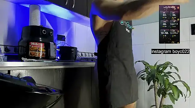 boyc022  online show from 02/18/25, 08:03