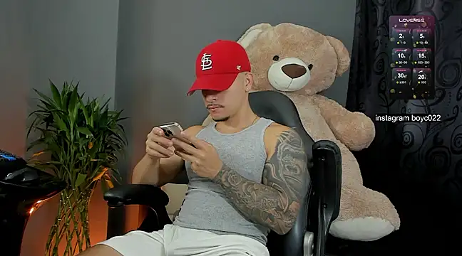 boyc022  online show from 02/21/25, 12:28