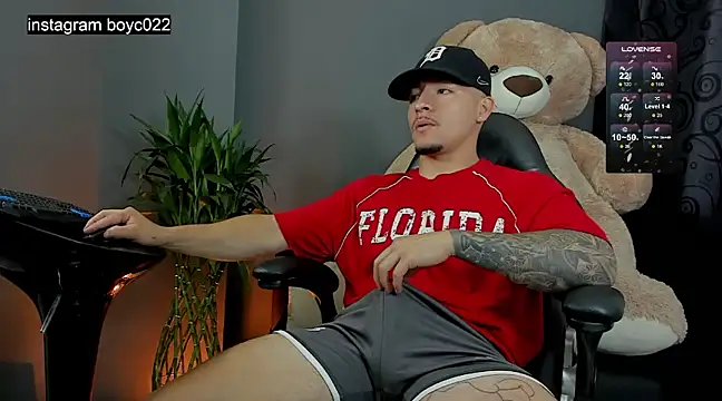 boyc022  online show from 03/06/25, 10:26