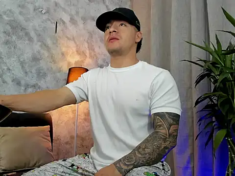 boyc022  online show from 09/18/25, 03:52