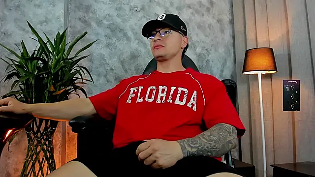 boyc022  online show from 09/21/25, 11:50