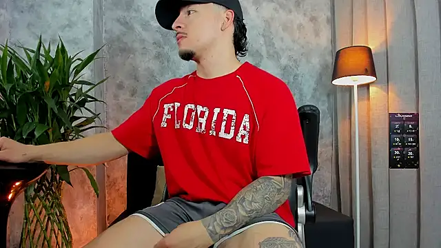 boyc022  online show from 11/21/25, 05:44