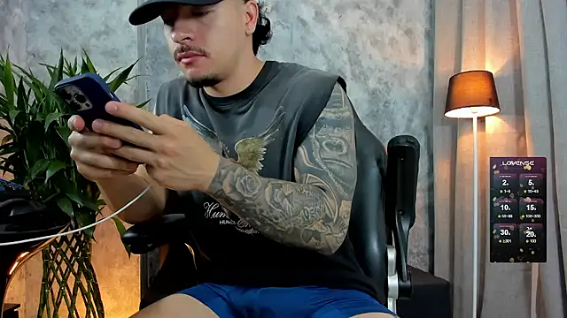 boyc022  online show from 12/14/25, 12:54