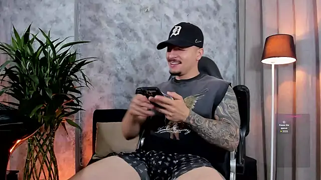 boyc022  online show from 04/21/26, 12:22