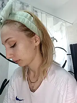 Snapshot of AnyaLobb62 chatting on 01/08/25, 10:04 AnyaLobb62 online show from 01/08/25, 10:04