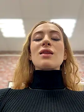 Snapshot of _AngelMoon_ chatting on 09/11/25, 03:17 AngelMoon online show from 09/11/25, 03:17