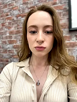 Snapshot of _AngelMoon_ chatting on 09/25/25, 04:16 AngelMoon online show from 09/25/25, 04:16