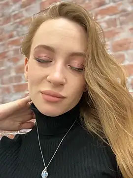 Snapshot of _AngelMoon_ chatting on 10/15/25, 03:39 AngelMoon online show from 10/15/25, 03:39