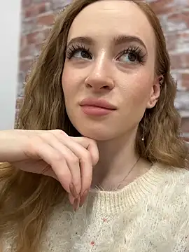 Snapshot of _AngelMoon_ chatting on 10/18/25, 04:15 AngelMoon online show from 10/18/25, 04:15