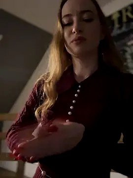 Snapshot of _AngelMoon_ chatting on 11/10/25, 04:00 AngelMoon online show from 11/10/25, 04:00