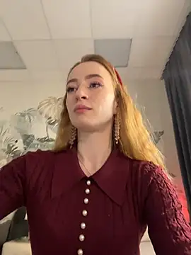 Snapshot of _AngelMoon_ chatting on 11/11/25, 04:12 AngelMoon online show from 11/11/25, 04:12