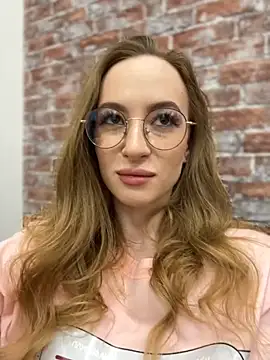 Snapshot of _AngelMoon_ chatting on 11/13/25, 04:00 AngelMoon online show from 11/13/25, 04:00