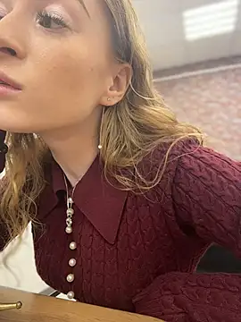 Snapshot of _AngelMoon_ chatting on 11/24/25, 04:01 AngelMoon online show from 11/24/25, 04:01