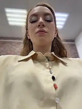 Snapshot of _AngelMoon_ chatting on 12/15/25, 03:11 AngelMoon online show from 12/15/25, 03:11