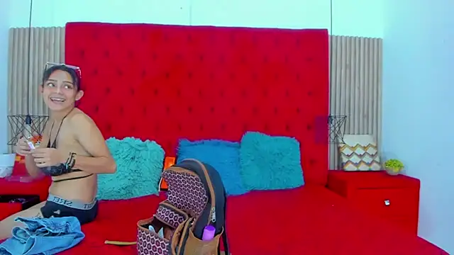 AmeliaANDEmily online show from 02/19/25, 07:48