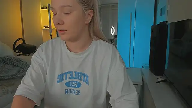 1AlexaGoddess3 online show from 01/28/25, 03:04