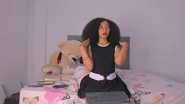 NAHOMI MILLER online show from 01/17/25, 05:11