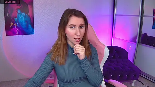 Snapshot of AliceBYKiss chatting on 12/12/24, 01:39 AliceBYKiss online show from 12/12/24, 01:39