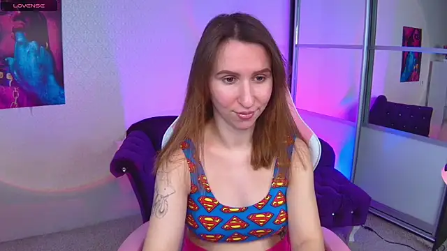 Snapshot of AliceBYKiss chatting on 12/19/24, 06:45 AliceBYKiss online show from 12/19/24, 06:45