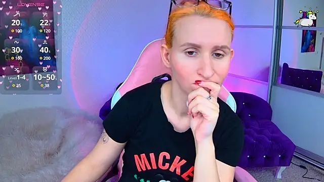 Snapshot of AliceBYKiss chatting on 02/10/25, 03:32 AliceBYKiss online show from 02/10/25, 03:32