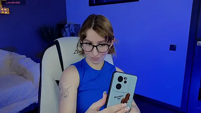 Snapshot of AliceBYKiss chatting on 03/14/25, 12:29 AliceBYKiss online show from 03/14/25, 12:29