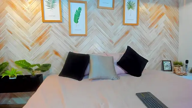 AniiRose online show from 02/12/25, 01:30