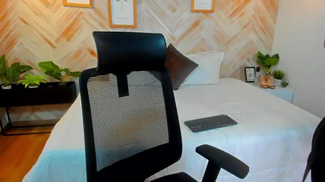 AniiRose online show from 02/26/25, 11:48