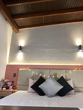 AniiRose online show from 10/17/25, 12:36