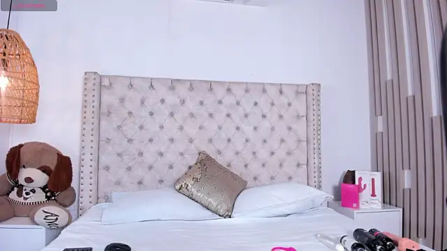 Carolina Evanss online show from 04/14/26, 04:07