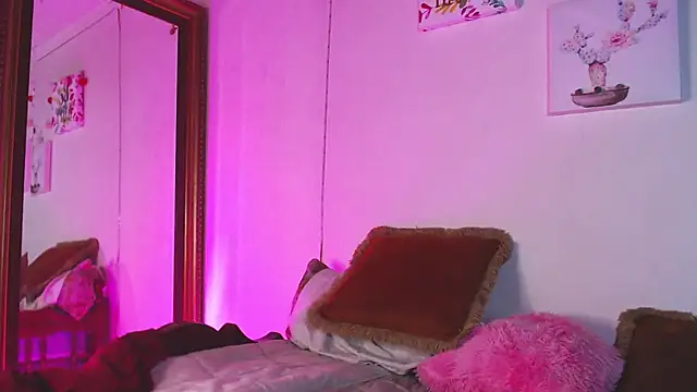 Snapshot of Alice_Foster_ chatting on 10/08/25, 10:07 Alice Foster online show from 10/08/25, 10:07