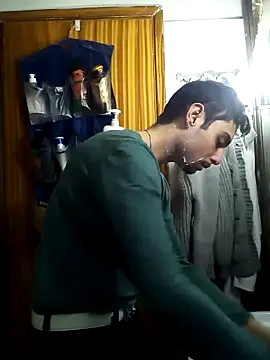 Snapshot of Raze_Elusive chatting on 12/10/24, 04:27 Raze Elusive online show from 12/10/24, 04:27