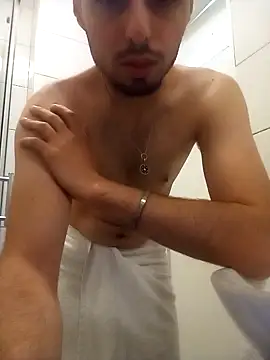 Snapshot of Raze_Elusive chatting on 10/09/25, 10:52 Raze Elusive online show from 10/09/25, 10:52