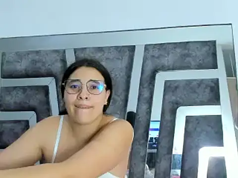 Snapshot of Salome_Moonn chatting on 02/08/25, 03:08 Salome Moonn online show from 02/08/25, 03:08