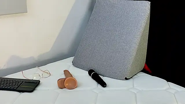 cutehanna1 online show from 10/07/25, 03:36