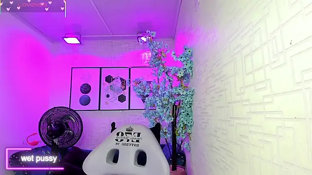 Theia moon online show from 11/04/25, 12:37