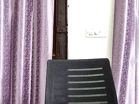 Snapshot of samosa73 chatting on 09/24/25, 01:36 samosa73 online show from 09/24/25, 01:36