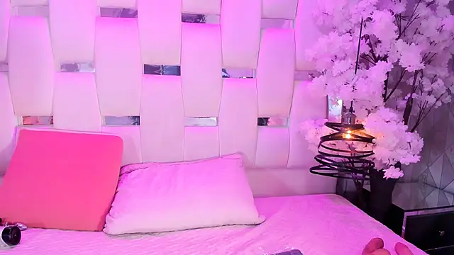 Parismorelli1 online show from 04/18/26, 06:06